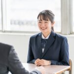 面談する高校生